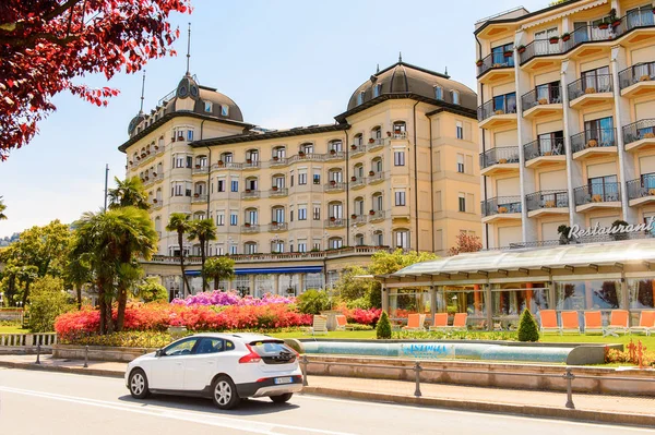 Stresa, İtalya - 3 Mayıs 2016: Grand Hotel Bristol in Stresa, Maggiore Gölü kıyısında bir kasaba, Verbano-Cusio-Ossola, Piedmont, İtalya