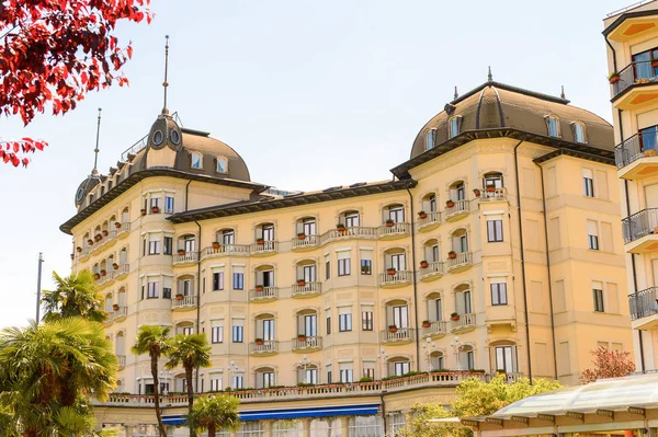 Stresa, İtalya - 3 Mayıs 2016: Grand Hotel Bristol in Stresa, Maggiore Gölü kıyısında bir kasaba, Verbano-Cusio-Ossola, Piedmont, İtalya