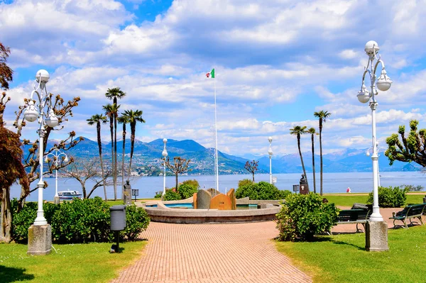 Stresa Itália Maio 2016 Stresa Uma Cidade Margens Lago Maggiore — Fotografia de Stock