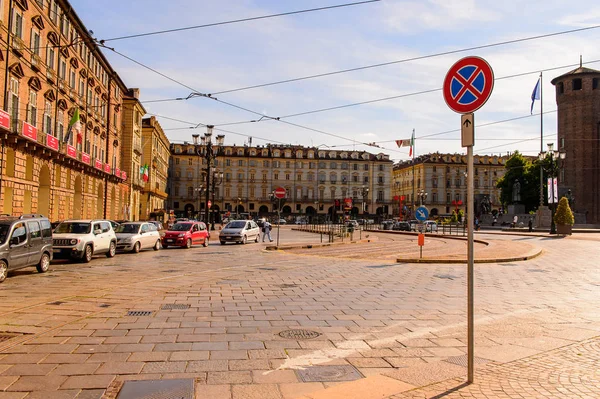 Torino, İtalya - 3 Mayıs 2016: Torino Castello Meydanı, Piedmont, İtalya. Torino İtalya'nın bir iş ve kültür merkezidir