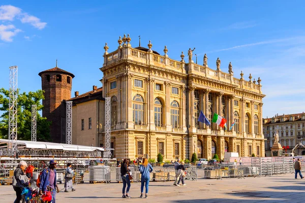 Torino, İtalya - 3 Mayıs 2016: Torino Mimarisi, Piedmont, İtalya. Torino İtalya'nın bir iş ve kültür merkezidir