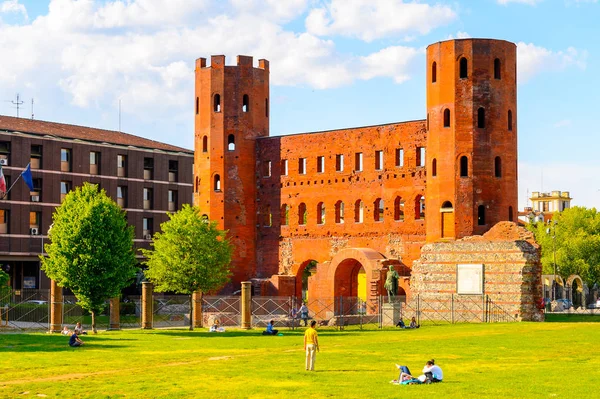 Torino, İtalya - 3 Mayıs 2016: Torino Palatine Kuleleri, Piedmont, İtalya. Torino İtalya'nın bir iş ve kültür merkezidir