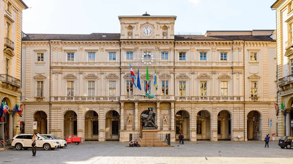 Torino, İtalya - 3 Mayıs 2016: Torino'nun merkezinin mimarisi, Piedmont, İtalya. Torino İtalya'nın bir iş ve kültür merkezidir