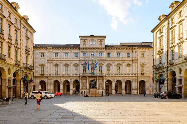 Torino, İtalya - 3 Mayıs 2016: Torino'nun merkezinin mimarisi, Piedmont, İtalya. Torino İtalya'nın bir iş ve kültür merkezidir