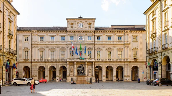 Torino, İtalya - 3 Mayıs 2016: Torino'nun merkezinin mimarisi, Piedmont, İtalya. Torino İtalya'nın bir iş ve kültür merkezidir
