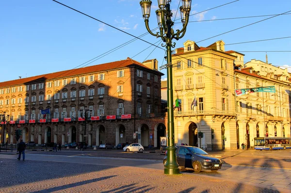 Torino, İtalya - 3 Mayıs 2016: Torino'nun merkezinin mimarisi, Piedmont, İtalya. Torino İtalya'nın bir iş ve kültür merkezidir