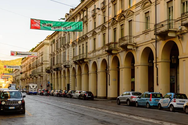 Torino, İtalya - 3 Mayıs 2016: Torino'nun merkezinin mimarisi, Piedmont, İtalya. Torino İtalya'nın bir iş ve kültür merkezidir