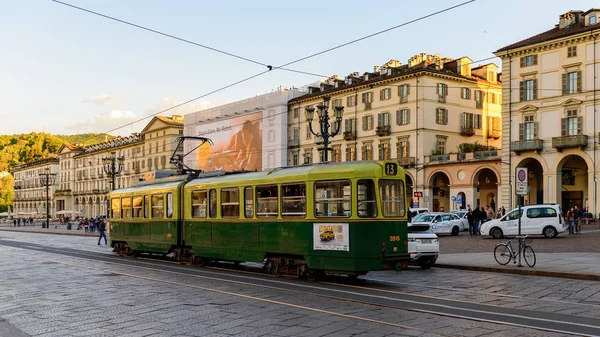 Torino, İtalya - 3 Mayıs 2016: Torino'nun merkezinin mimarisi, Piedmont, İtalya. Torino İtalya'nın bir iş ve kültür merkezidir