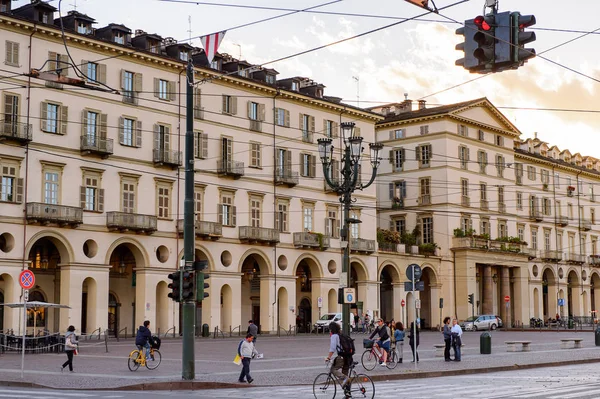 Torino, İtalya - 3 Mayıs 2016: Torino'nun merkezinin mimarisi, Piedmont, İtalya. Torino İtalya'nın bir iş ve kültür merkezidir