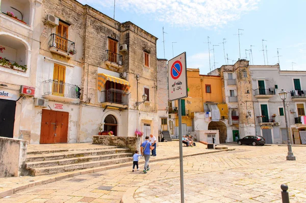 Bari, İtalya- 9 Mayıs 2016: Bari Eski Kenti Mimarisi, İtalya. Bari, Adriyatik Denizi üzerinde yer alan başkent Apulia bölgesidir.