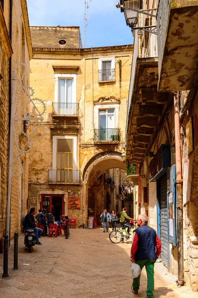 バーリ イタリア 2016年5月9日 イタリアのバーリの旧市街の狭い通り バーリはアドリア海の首都プーリア地方です — ストック写真