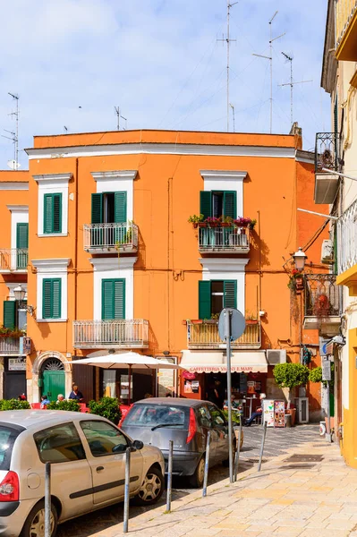 Bari, İtalya- 9 Mayıs 2016: Bari Eski Kenti Mimarisi, İtalya. Bari, Adriyatik Denizi üzerinde yer alan başkent Apulia bölgesidir.