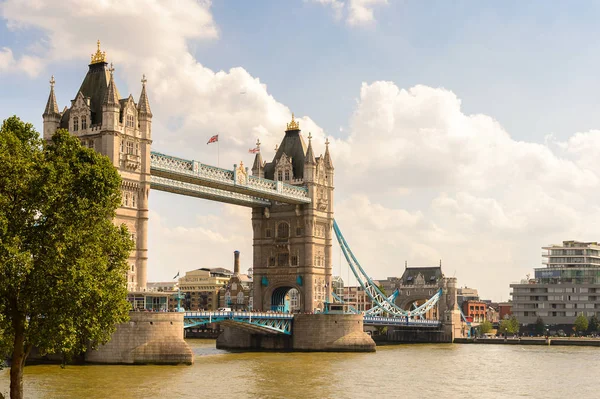 Londýn Anglie Červenec 2016 Tower Bridge Poblíž Královského Paláce Jejího — Stock fotografie