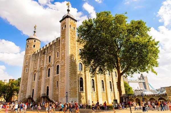 Londýn Anglie Červenec 2016 Bílá Věž Královského Paláce Jejího Veličenstva — Stock fotografie