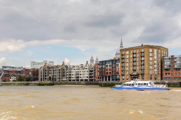 ロンドン イングランド 2016年7月22日 ロンドンのテムズ川のほとりにある建築 英国の首都 — ストック写真