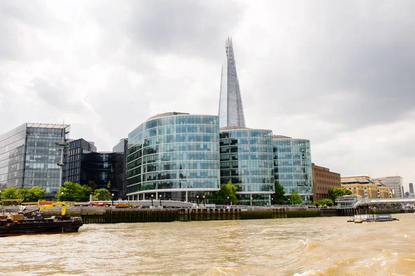 Londra, İngiltere - 22 Temmuz 2016: Büyük Britanya'nın başkenti Londra'daki iş bölgesi