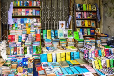 Yangon, Myanmar - 24 Ağustos 2016: Myanmar'ın eski başkenti Yangon'un pazar yeri. Rangoon olarak bilinir: Çatışmaların Sonu