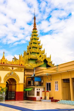 Mandalay, Myanmar - 26 Ağustos 2016: Mahamuni Buddha Tapınağı, Bir Budist pagoda ve büyük hac sitesi, Mandalay, Myanmar 'ın güneybatısında (Burma))