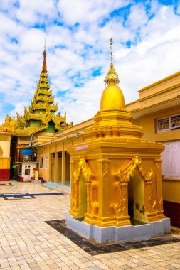 Mandalay, Myanmar - 26 Ağustos 2016: Mahamuni Buddha Tapınağı, Bir Budist pagoda ve büyük hac sitesi, Mandalay, Myanmar 'ın güneybatısında (Burma))