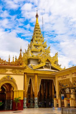 Mandalay, Myanmar - 26 Ağustos 2016: Mahamuni Buddha Tapınağı, Bir Budist pagoda ve büyük hac sitesi, Mandalay, Myanmar 'ın güneybatısında (Burma))