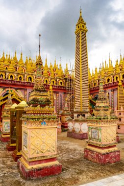 Monywa, Myanmar - 27 Ağustos 2016: Thambuddhe Pagoda Kompleksi (Sambuddhe), Sagaing Bölgesi'nin Monywa ünlü pagodalarından biri.