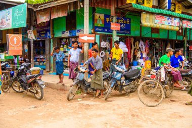 Bagan, Myanmar - 27 Ağustos 2016: Bagan'da Geleneksel Pazar Yeri.