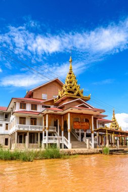 Inn Paw Khon, Myanmar - 30 Ağustos 2016: Inle Sap üzerinde Inpawkhon köyü, Shan Eyaleti Taunggyi İlçesi Nyaungshwe İlçesi'nde bir tatlı su gölü, Myanmar