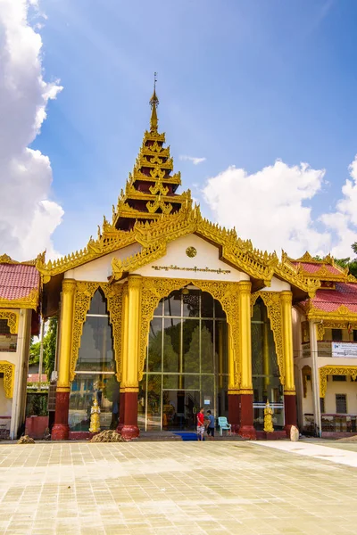 Yangon Myanmar August 2016 Botataung Pagode Wörtlich 1000 Militäroffiziere Ein — Stockfoto