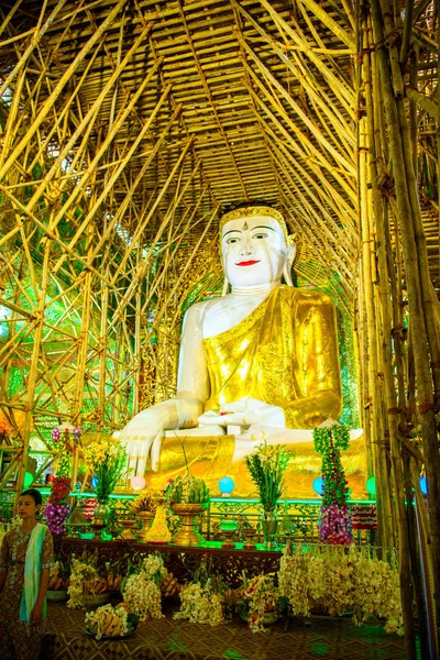 Sagaing Mianmar Ago 2016 Estátua Buda Sone Pone Nya Shin — Fotografia de Stock