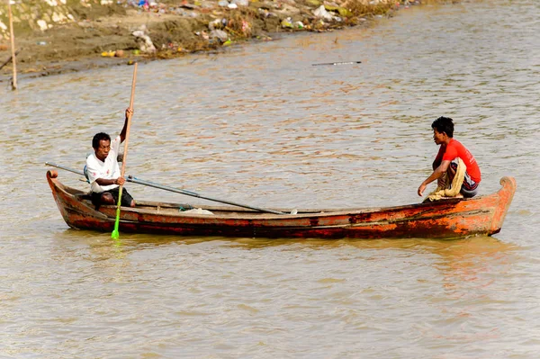 Irrawaddy River Myanmar Aug 2016 Boat Irrawaddy River Myanmar Largest — Stock Photo, Image