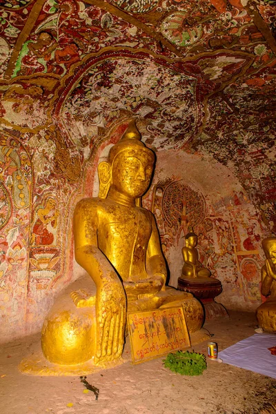 Yinmabin Myanmar Srpen 2016 Socha Buddhy Phowintaungu Buddhistický Jeskynní Komplex — Stock fotografie