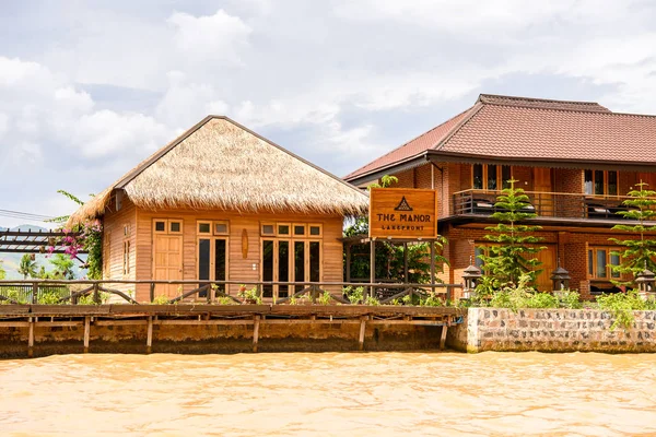 Inle Lake Myanmar Ago 2016 Casas Aldea Inpawkhon Sobre Inle —  Fotos de Stock