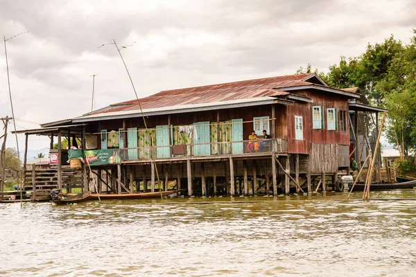 Inle Lake Myanmaru Srpen 2016 Inpawkhon Vesnice Nad Inle Sap — Stock fotografie