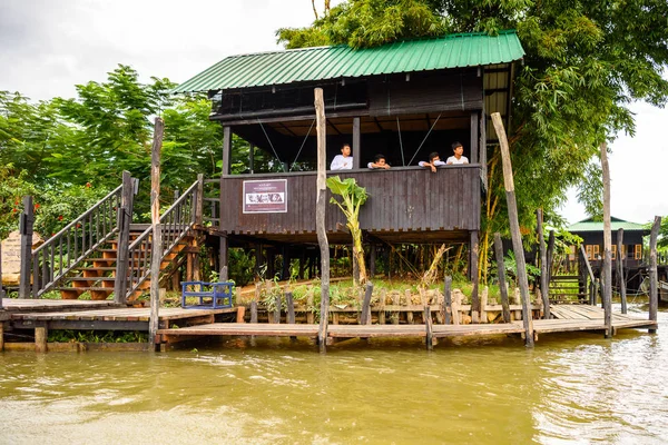 Inle Lake Myanmar Sierpnia 2016 Drewniany Dom Wiosce Inpawkhon Nad — Zdjęcie stockowe