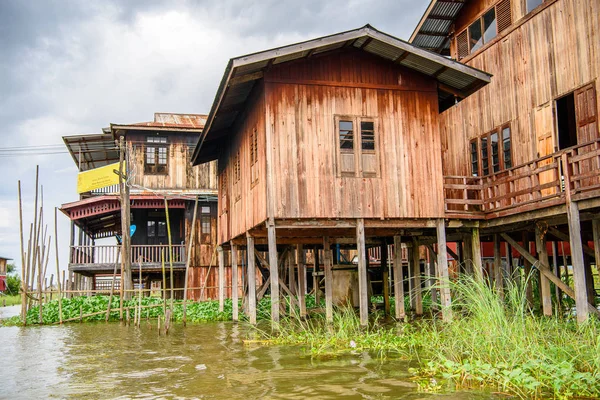 Inle Lake Myanmar Aug 2016 Houten Huis Het Dorp Inpawkhon — Stockfoto