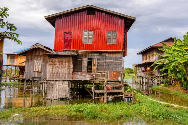 Inle Lake Myanmar Ago 2016 Naturaleza Aldea Inpawkhon Sobre Inle — Foto de Stock