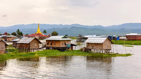 Inle Lake Myanmar Ago 2016 Naturaleza Aldea Inpawkhon Sobre Inle — Foto de Stock