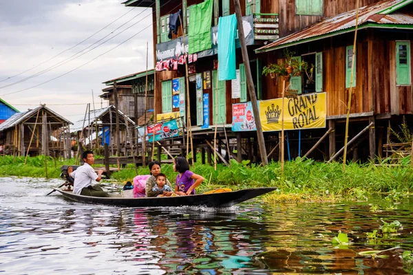 Inn Chon Myanmar Srpen 2016 Inpawkhon Vesnice Nad Inle Sapem — Stock fotografie