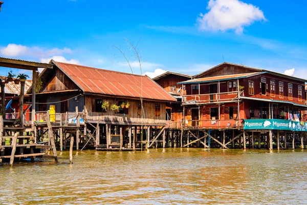 Inn Chon Myanmar Srpen 2016 Dům Vesnici Inpawkhon Nad Inle — Stock fotografie