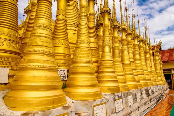Indein Village Myanmar Aug 2016 Shwe Indein Pagoda Grupp Buddhistiska — Stockfoto