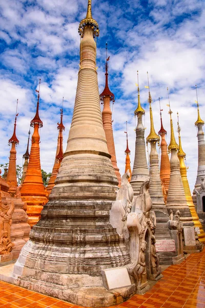 Indein Village Myanmar Aug 2016 Shwe Indein Pagoda Grupp Buddhistiska — Stockfoto