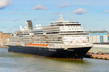 Helsinki, Finlandiya - 12 Eylül 2016: Finlandiya'nın başkenti Helsinki limanında turistik kruvazör.