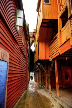 Bergen, Nowray - 14 Eylül 2016: Bergen, Norveç'teki Bryggen bölgesinin Hansa binaları. Bryggen Unesco Dünya Kültür Mirası alanıdır.