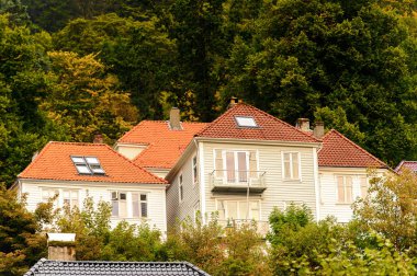 Bergen, Nowray - 14 Eylül 2016: Norveç'in ikinci büyük şehri ve popüler turistik destinasyon Bergen'in mimarisi.