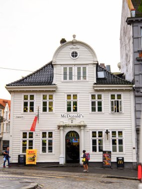 Bergen, Nowray - 14 Eylül 2016: Norveç'in ikinci büyük şehri ve popüler turistik destinasyon Bergen'in mimarisi.