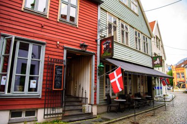 Bergen, Nowray - 14 Eylül 2016: Bergen, Norveç'teki Bryggen bölgesinin Hansa binaları. Bryggen Unesco Dünya Kültür Mirası alanıdır.