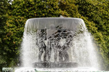 Oslo, Norveç - 16 Eylül 2016: Frogner parkında Gustav Vigeland heykeli. Gustav Vigeland Norveçli heykeltıraş ve Nobel Barış Ödülü'nün tasarımcısıydı.