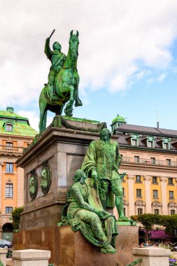Stockholm, İsveç - 13 Eylül 2016: Gustav Adolfs heykeli, Stockholm, İsveç. Stockholm İskandinavya'nın en kalabalık şehridir.