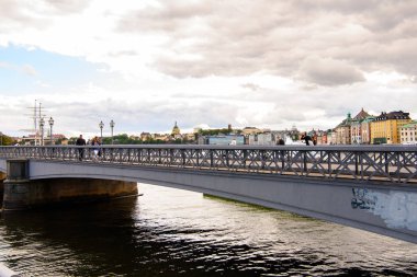 Stockholm, İsveç - 13 Eylül 2016: Stockholm, İsveç'in merkezinin mimarisinin güzel manzarası. Stockholm İskandinavya'nın en kalabalık şehridir.