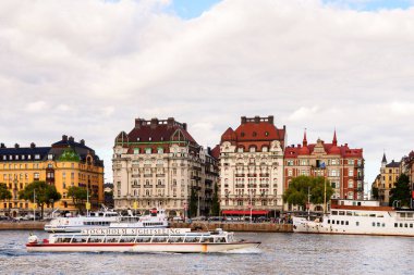Stockholm, İsveç - 13 Eylül 2016: Stockholm, İsveç'in merkezinin mimarisinin güzel manzarası. Stockholm İskandinavya'nın en kalabalık şehridir.
